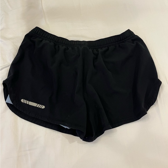 Cute athletic shorts with build in shorts under - Picture 2 of 3